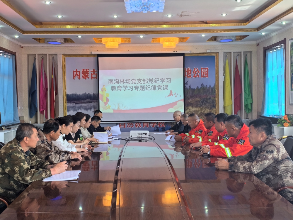 6.7于霄輝深入黨建聯(lián)系點(diǎn)講授黨紀(jì)學(xué)習(xí)教育紀(jì)律黨課.jpg
